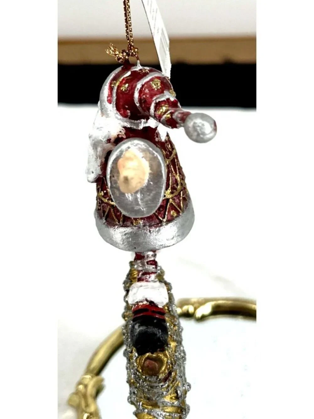Papyrus santa standing